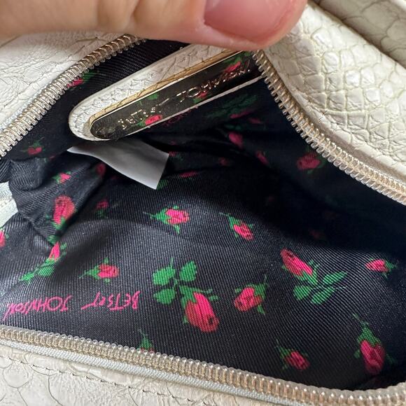 Betsey Johnson XOX KITSCH FISHY Crossbody Angel - Picture 5 of 13